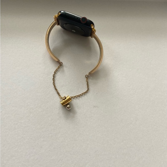 Apple Watch 44m SE for sale small scratches - Picture 2 of 6